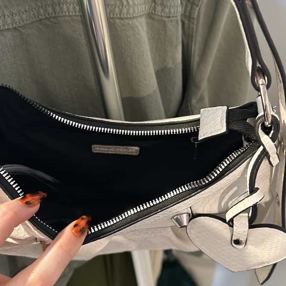 Cream Purse with Heart Charm - Picture 3 of 5